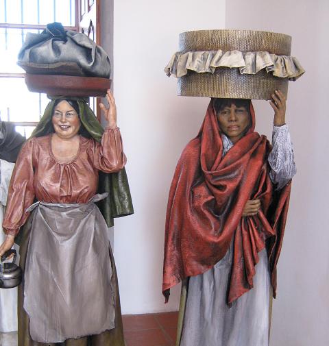Imágenes de la vestimenta de las mujeres de la época colonial de 1810 |  